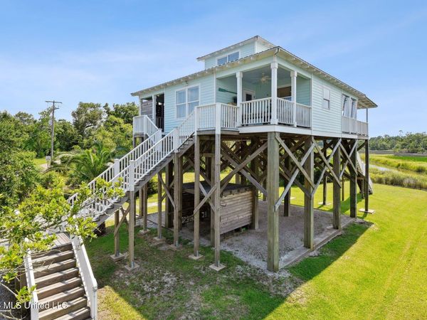 762 N 2nd Street, Bay Saint Louis, MS 39520