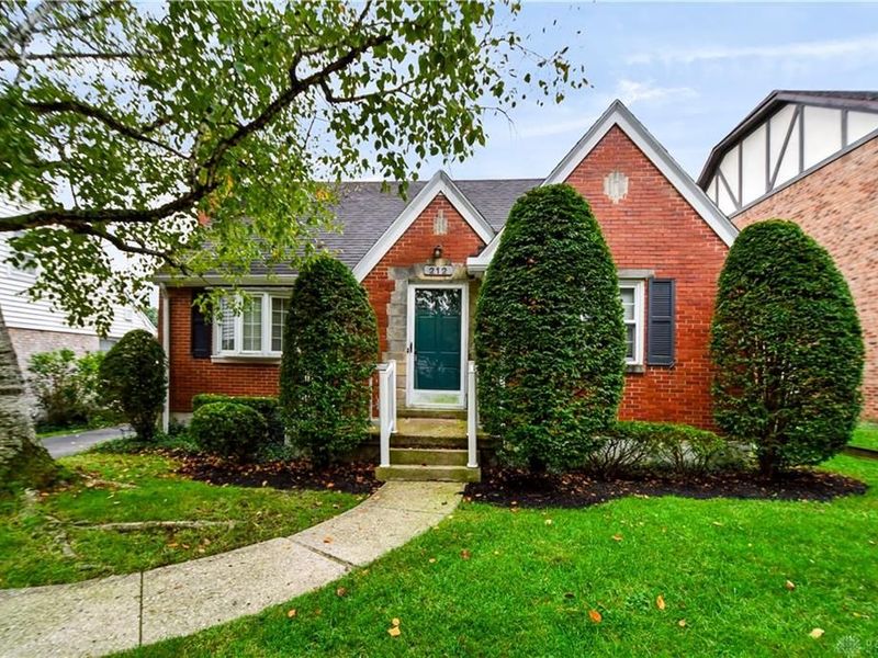 212 Dell Park Avenue, Oakwood, OH 45419 Photo 1