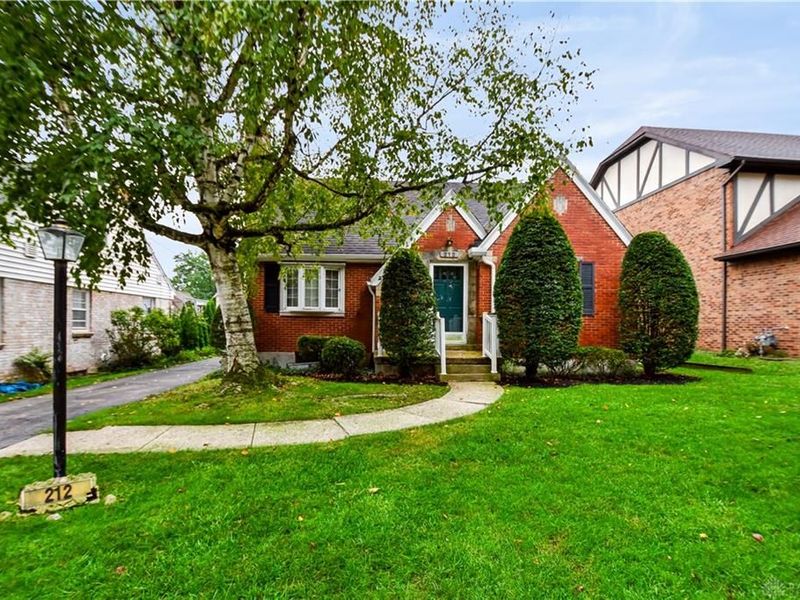212 Dell Park Avenue, Oakwood, OH 45419 Photo 2