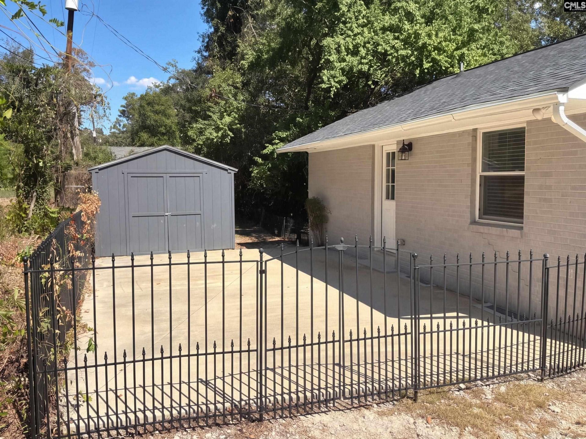 1005 Brandon Avenue  Photo 5