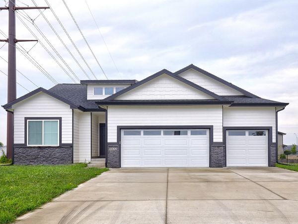 5532 147th Street, Urbandale, IA 50323