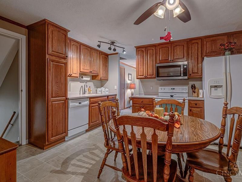 923 Beechmeadow Lane, Cincinnati, OH 45238 Photo 7
