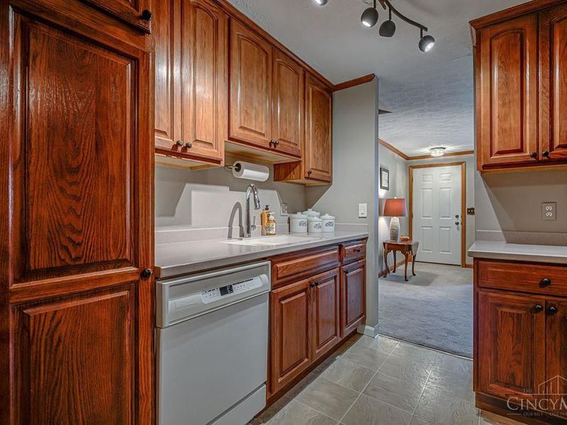 923 Beechmeadow Lane, Cincinnati, OH 45238 Photo 9