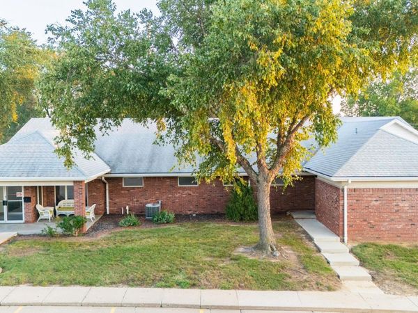 2401 BROADWAY Street, Pekin, IL 61554