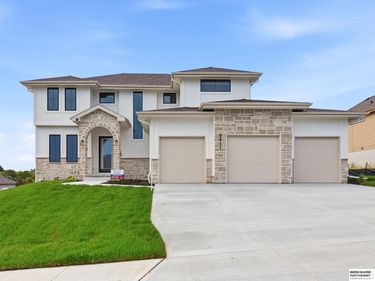 9911 Cimarron Street, Papillion, NE 68046