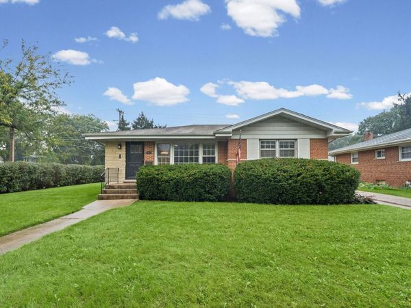 602 N Drury Lane , Arlington Heights, IL 60004
