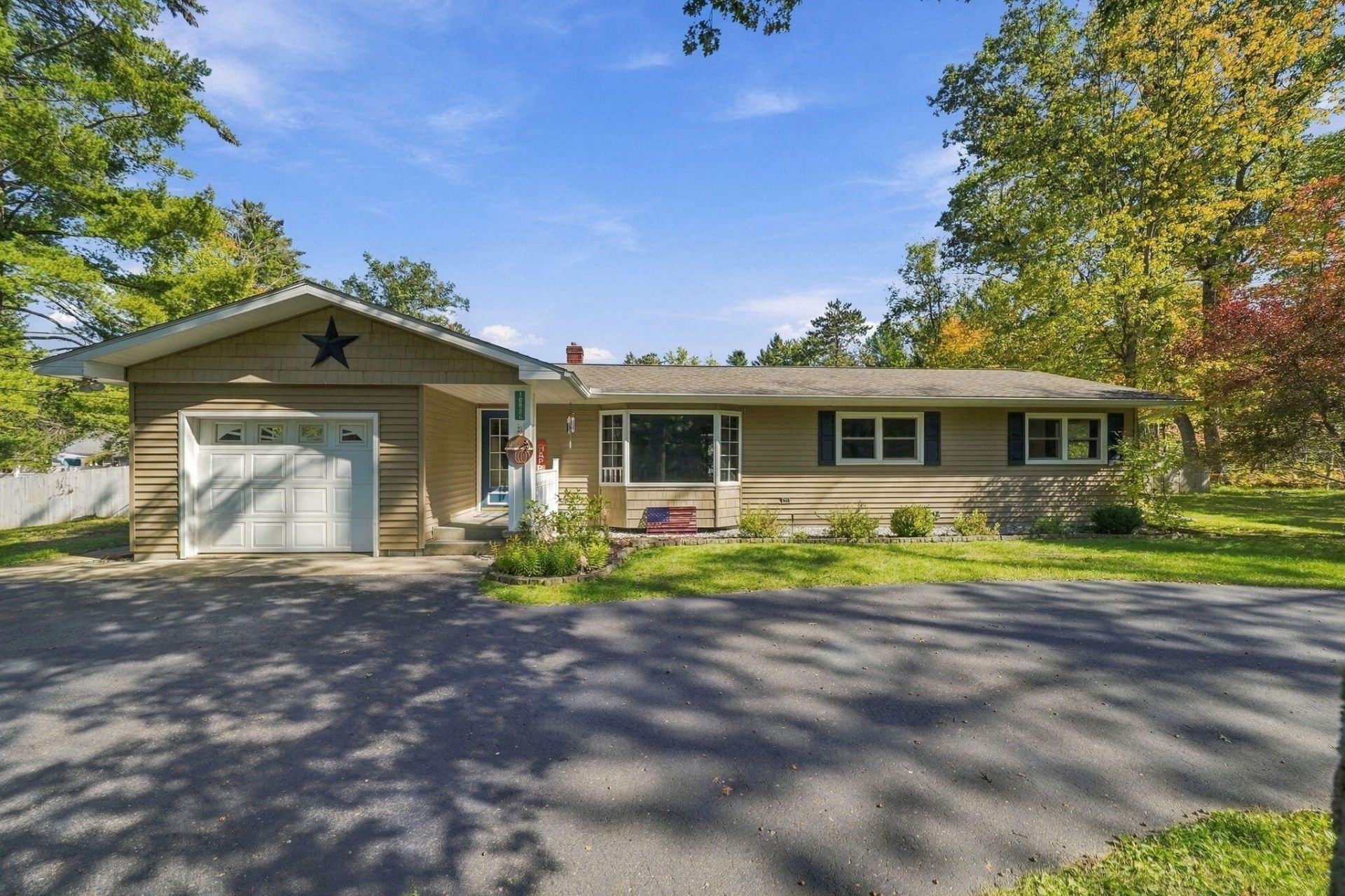 10826 N Wheeler Road, Roscommon, MI 48653 Main Photo