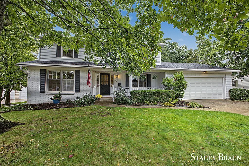 2165 SE Shawnee Drive Se, Grand Rapids, MI 49506 Main Photo
