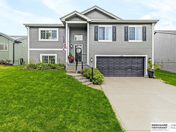 13928 Iowa Street, Omaha, NE 68142