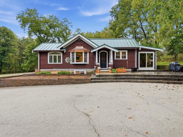 N46W29096 E Capitol Dr, Delafield, WI 53029