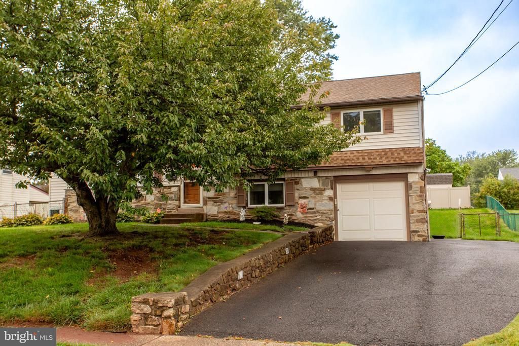 995 HILLTOP ROAD, WARMINSTER, PA 18974