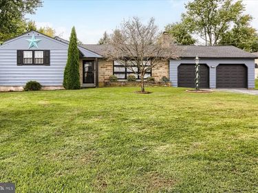 621 HOFFMAN DRIVE, HARRISBURG, PA 17111