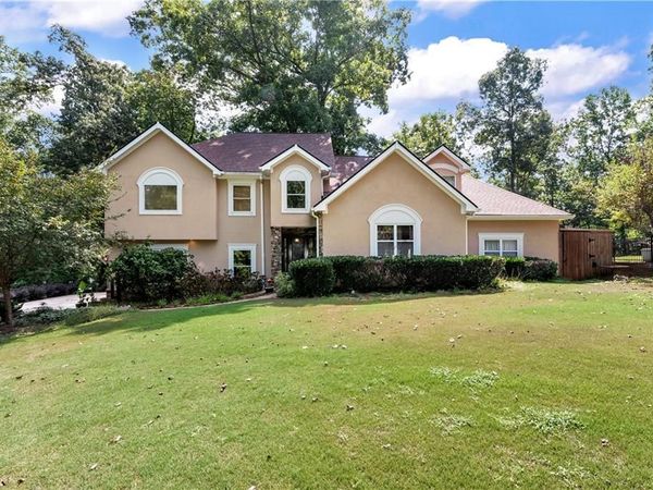 6319 Lakeview Drive , Buford, GA 30518