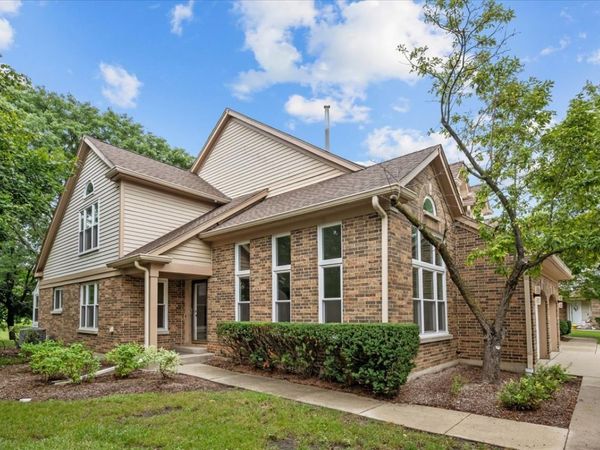 352 Satinwood Court N, Buffalo Grove, IL 60089