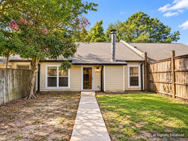8712 Pecan Tree Dr, Baton Rouge, LA 70810