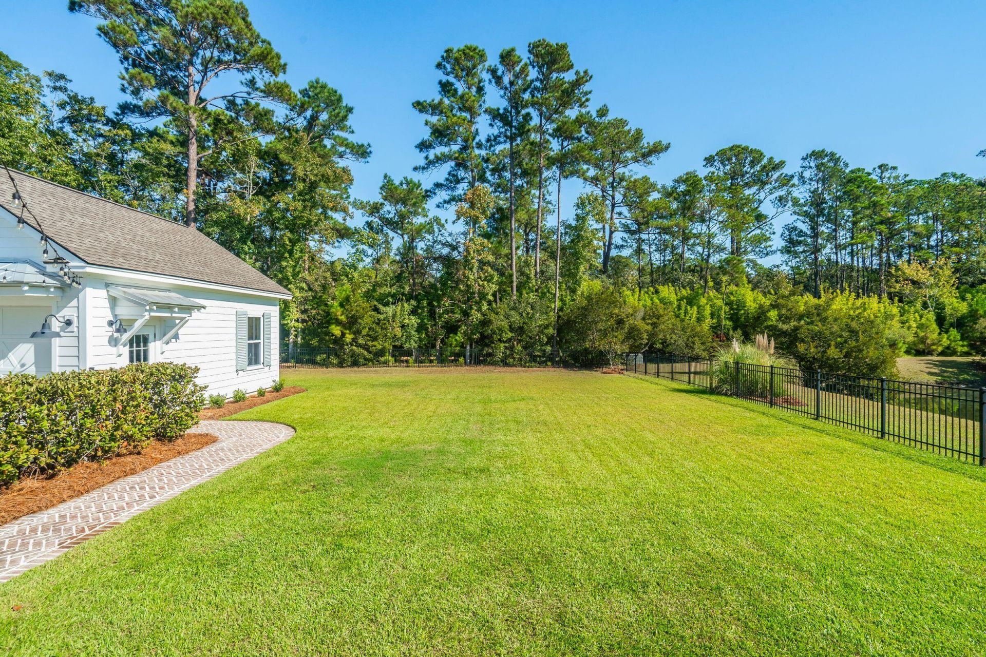 3909 Maidstone Drive Photo 3
