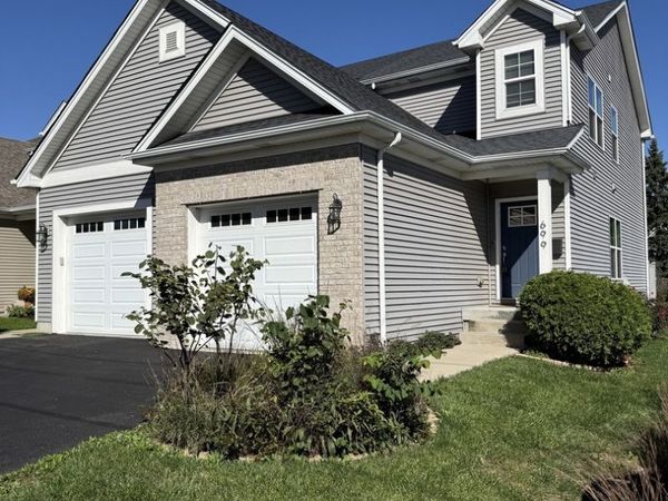 699 Stevens Street , Geneva, IL 60134