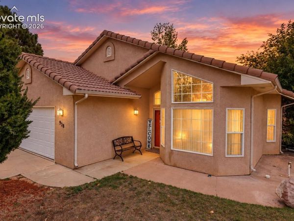 938 Cedarcrest Drive, Pueblo, CO 81005