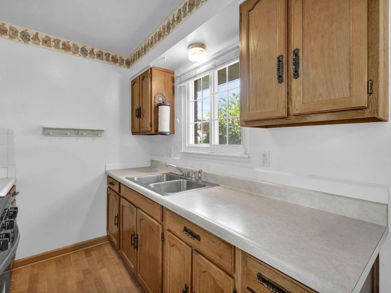 146 Brisbane Avenue , Westerville, OH 43081 Photo 9