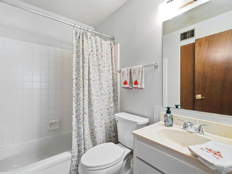 1163 Gleneagles Court, Delhi Township, OH 45233 Photo 31
