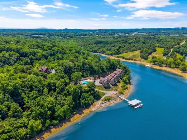 430 Sugar Cove Way , Newport, TN 37821