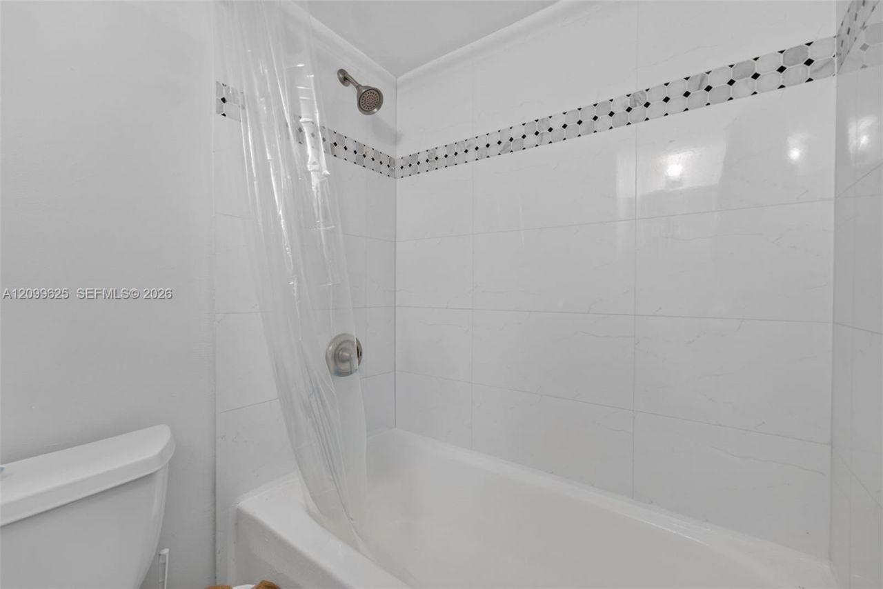 105 Riviera Cir , Weston, FL 33326 Photo