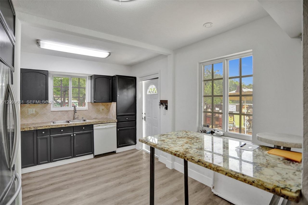 1699 NE 157th Ter , North Miami Beach, FL 33162 Photo