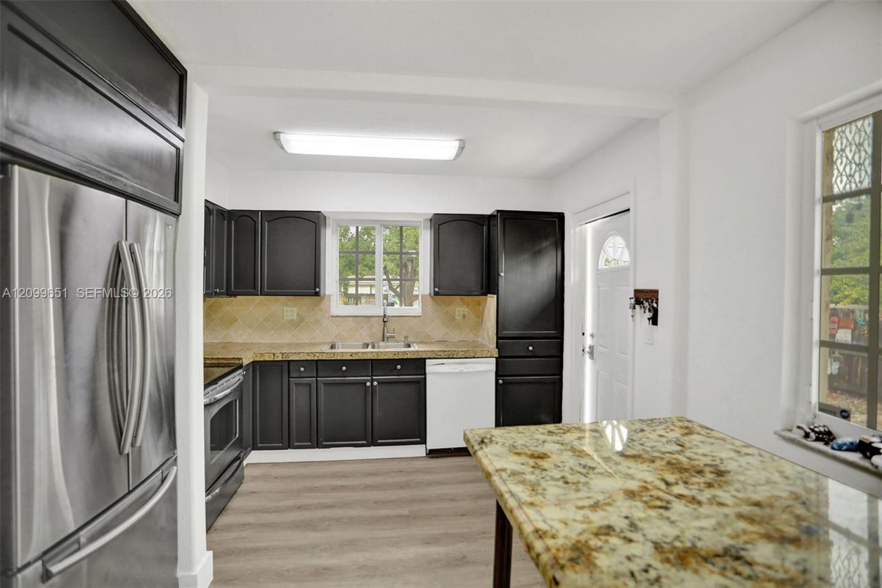 1699 NE 157th Ter , North Miami Beach, FL 33162 Photo