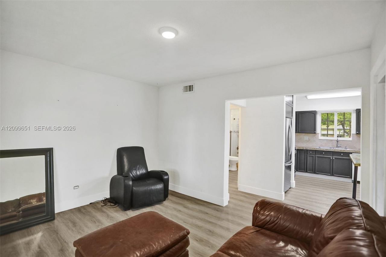 1699 NE 157th Ter , North Miami Beach, FL 33162 Photo