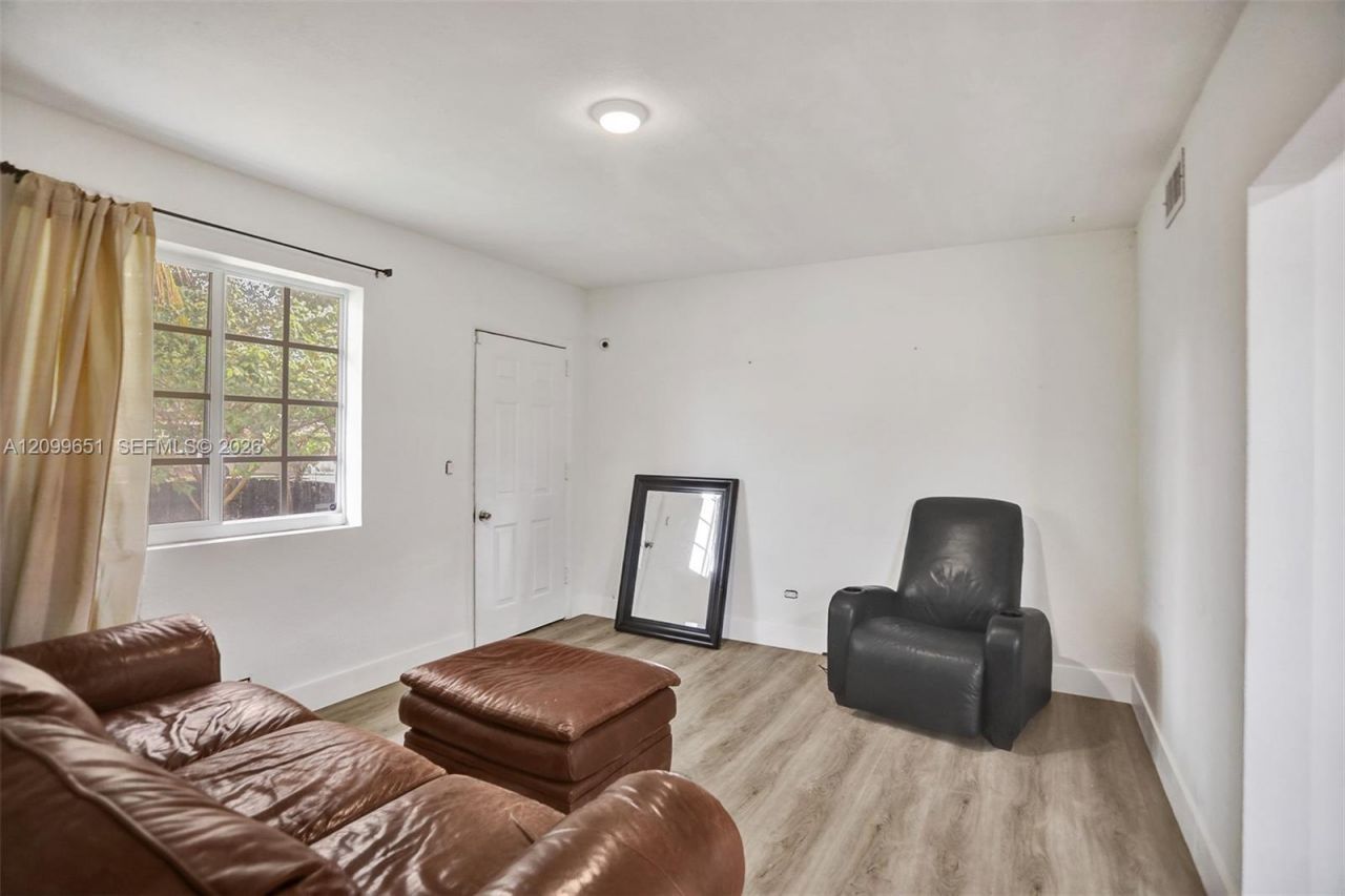 1699 NE 157th Ter , North Miami Beach, FL 33162 Photo
