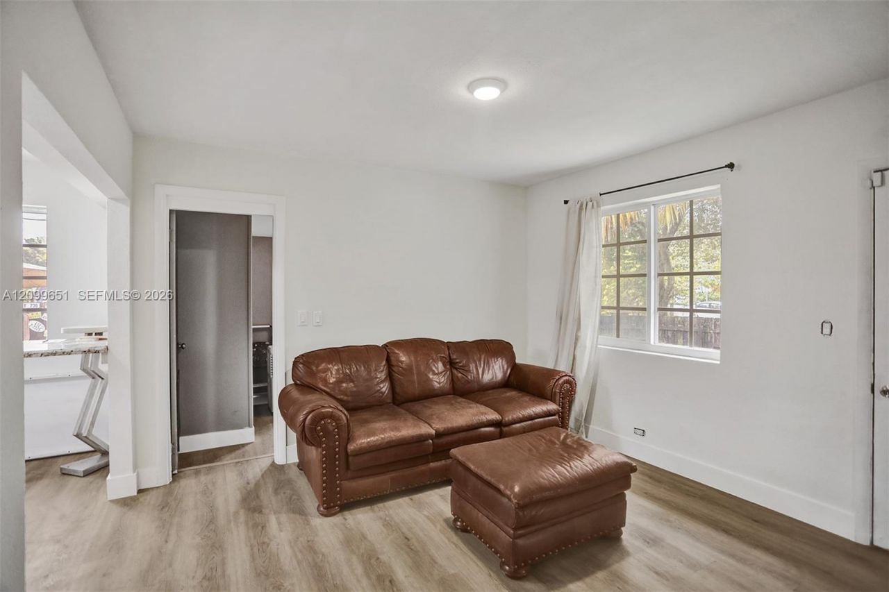 1699 NE 157th Ter , North Miami Beach, FL 33162 Photo
