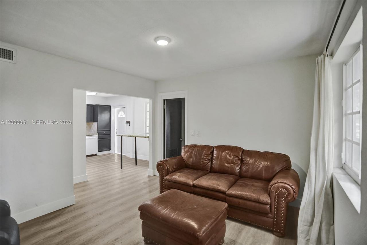 1699 NE 157th Ter , North Miami Beach, FL 33162 Photo