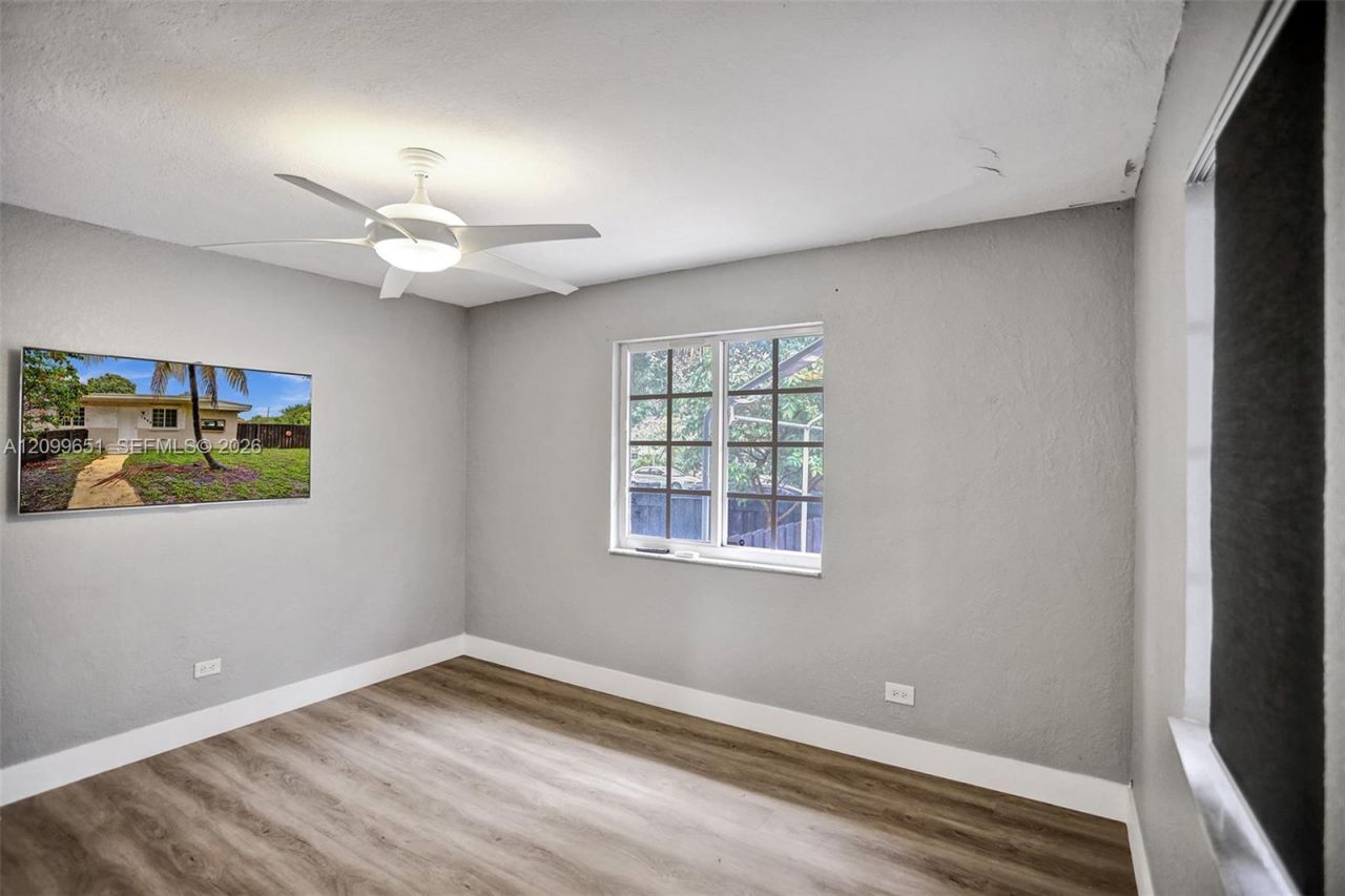 1699 NE 157th Ter , North Miami Beach, FL 33162 Photo