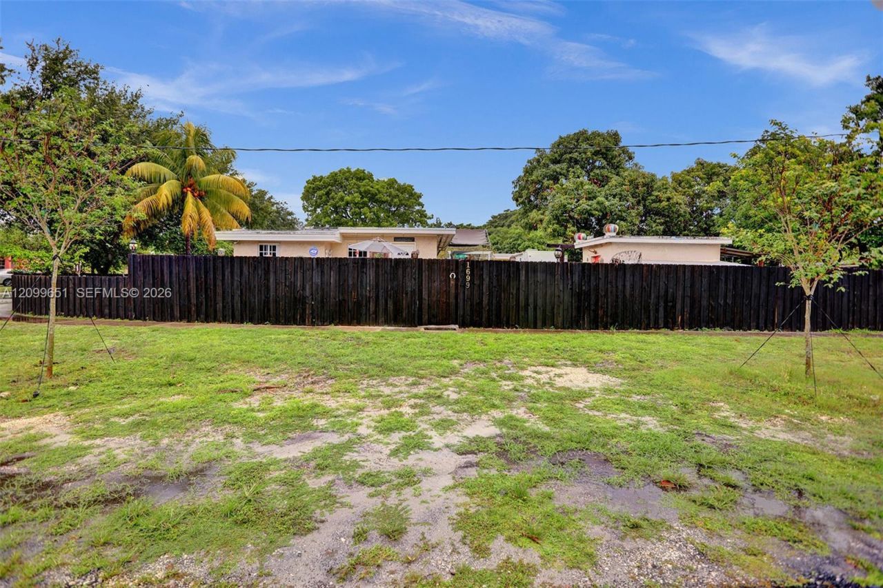 1699 NE 157th Ter , North Miami Beach, FL 33162 Photo