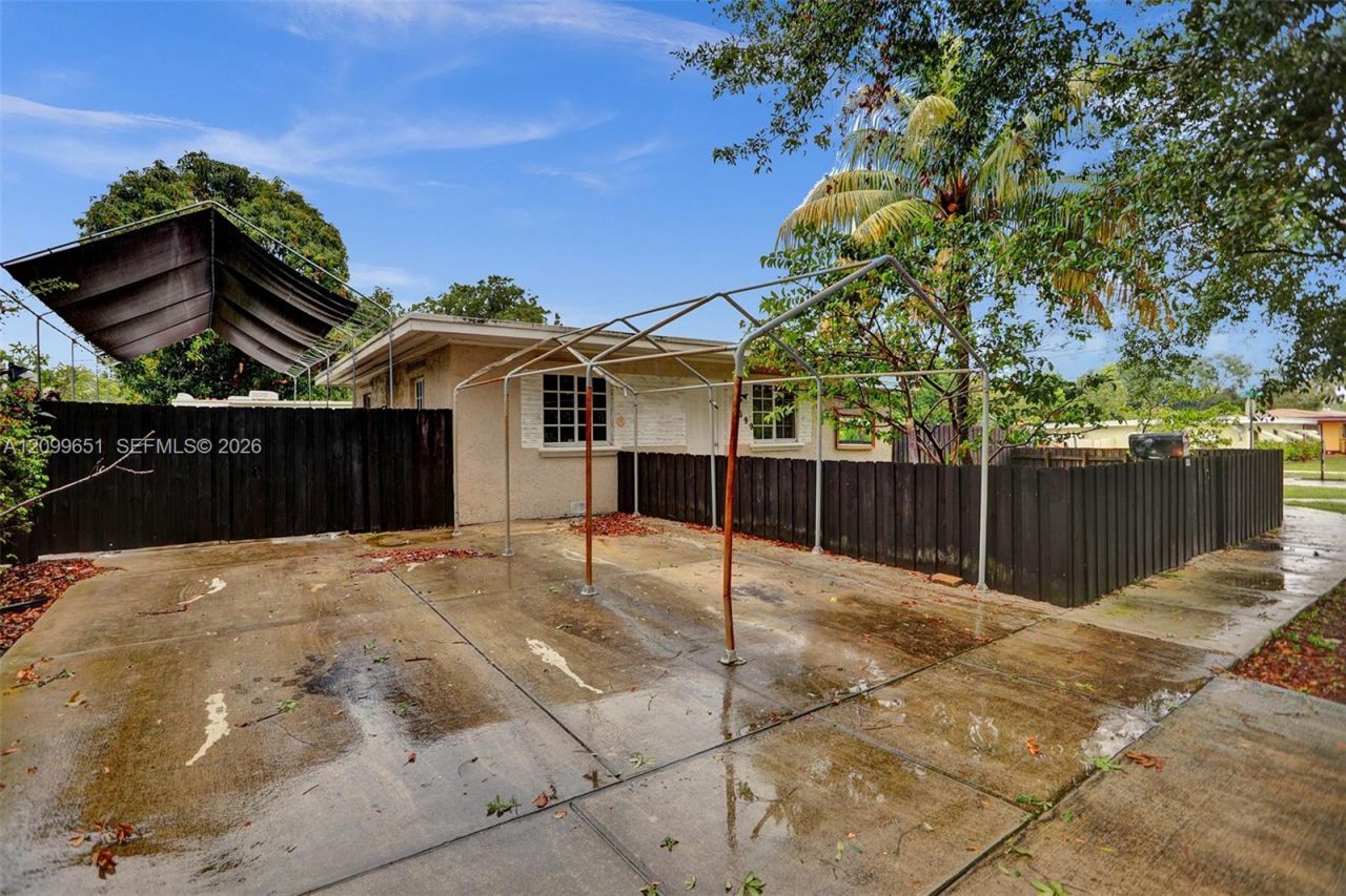1699 NE 157th Ter , North Miami Beach, FL 33162 Photo