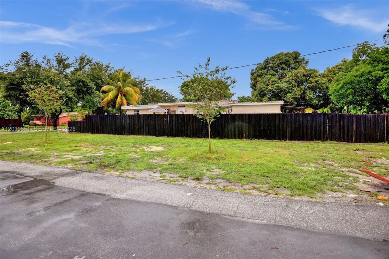 1699 NE 157th Ter , North Miami Beach, FL 33162 Photo