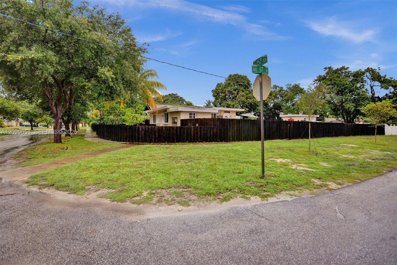 1699 NE 157th Ter , North Miami Beach, FL 33162 Photo