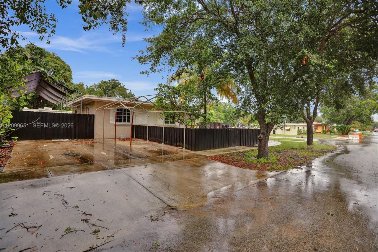 1699 NE 157th Ter , North Miami Beach, FL 33162 Photo