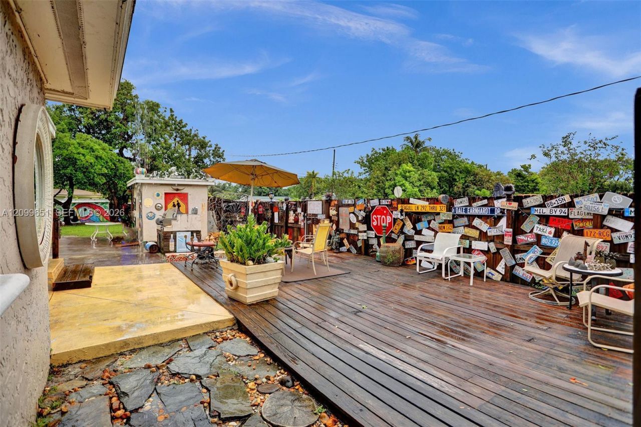 1699 NE 157th Ter , North Miami Beach, FL 33162 Photo