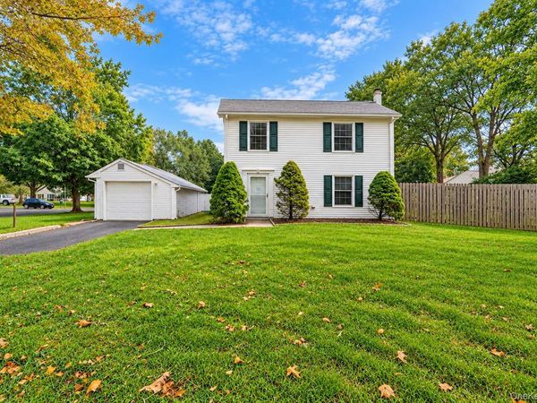 14 Petersburg Court , Coram, NY 11727