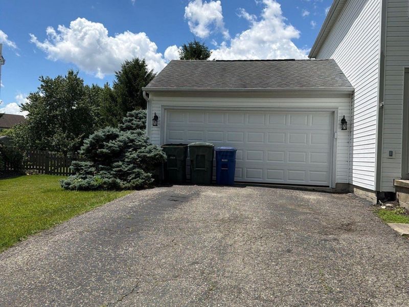 9079 Longstone Drive, Lewis Center, OH 43035 Photo 2