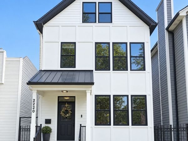 2220 W Fletcher Street, Chicago, IL 60618