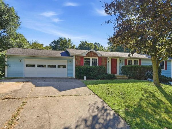 2906 S Woodland Trail, Warsaw, IN 46580