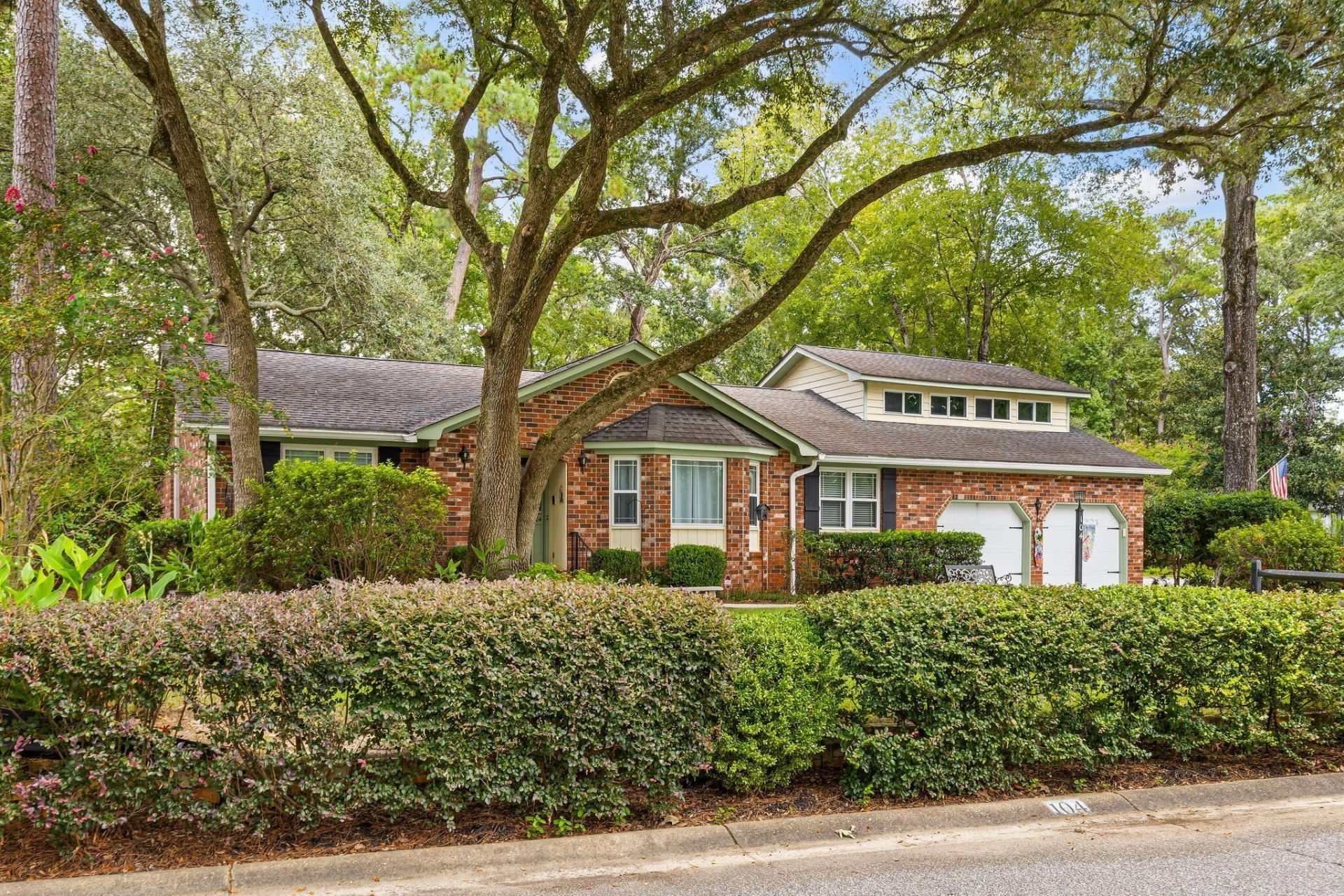 104 Sweetbriar Road Photo 2