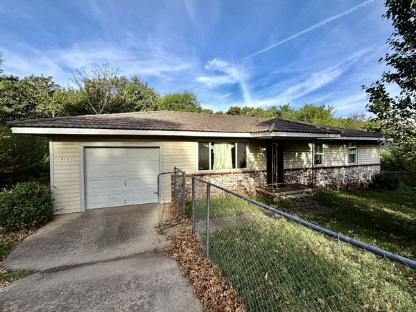 133 W Oak Hill Circle E, Tahlequah, OK 74464
