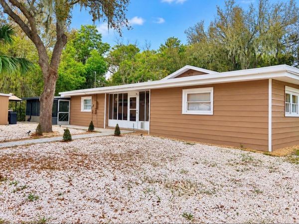 896 CR 485A , LAKE PANASOFFKEE, FL 33538