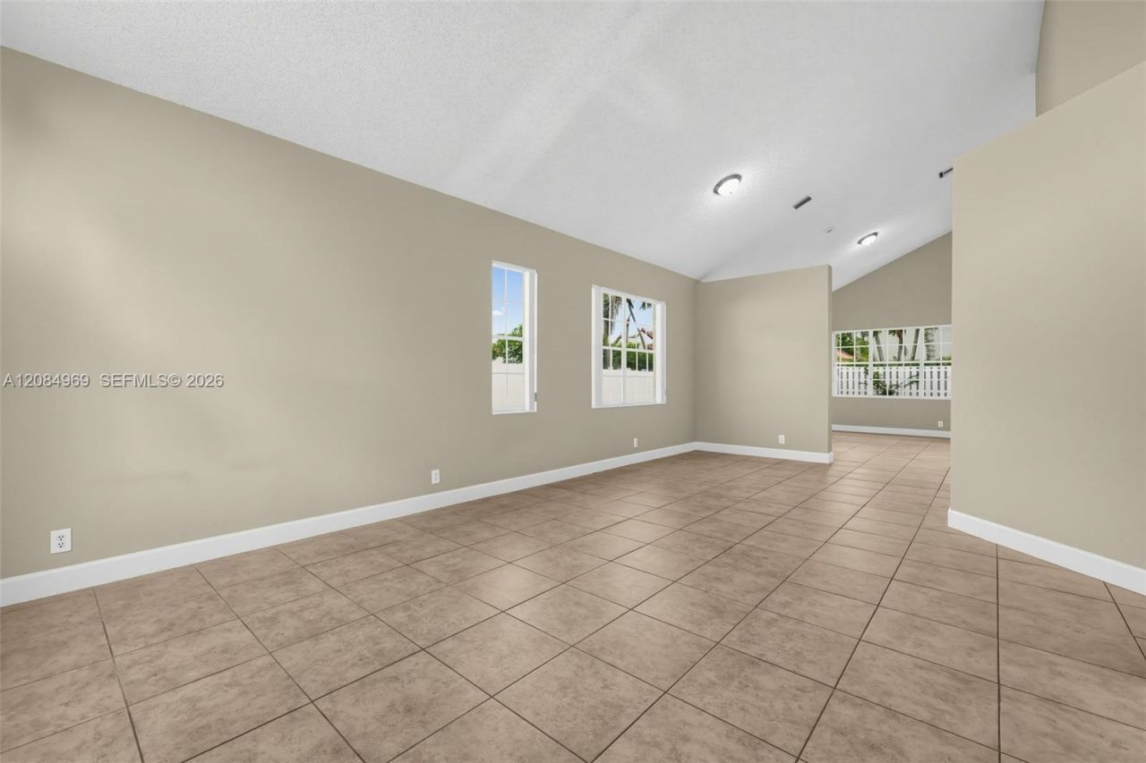 335 Cambridge Dr, Weston, FL 33326 Photo