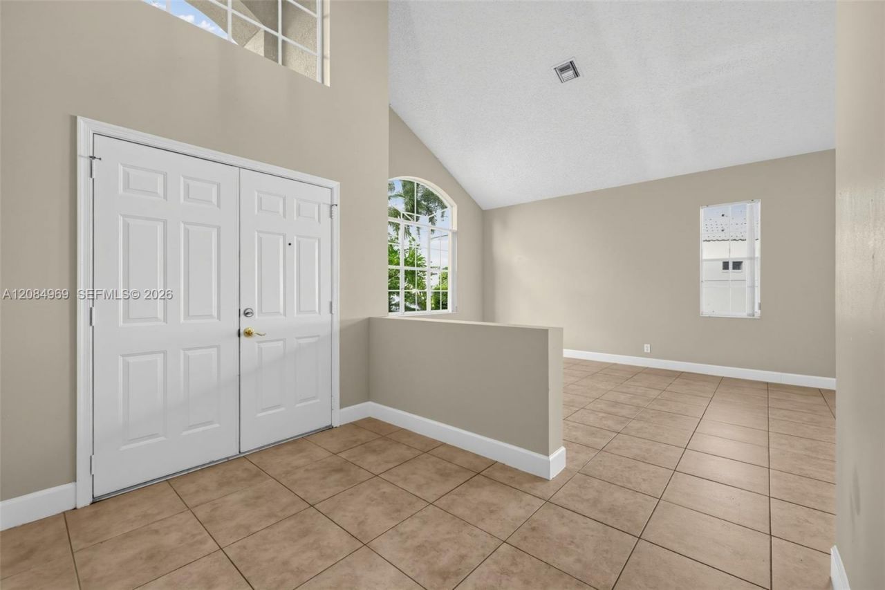 335 Cambridge Dr, Weston, FL 33326 Photo