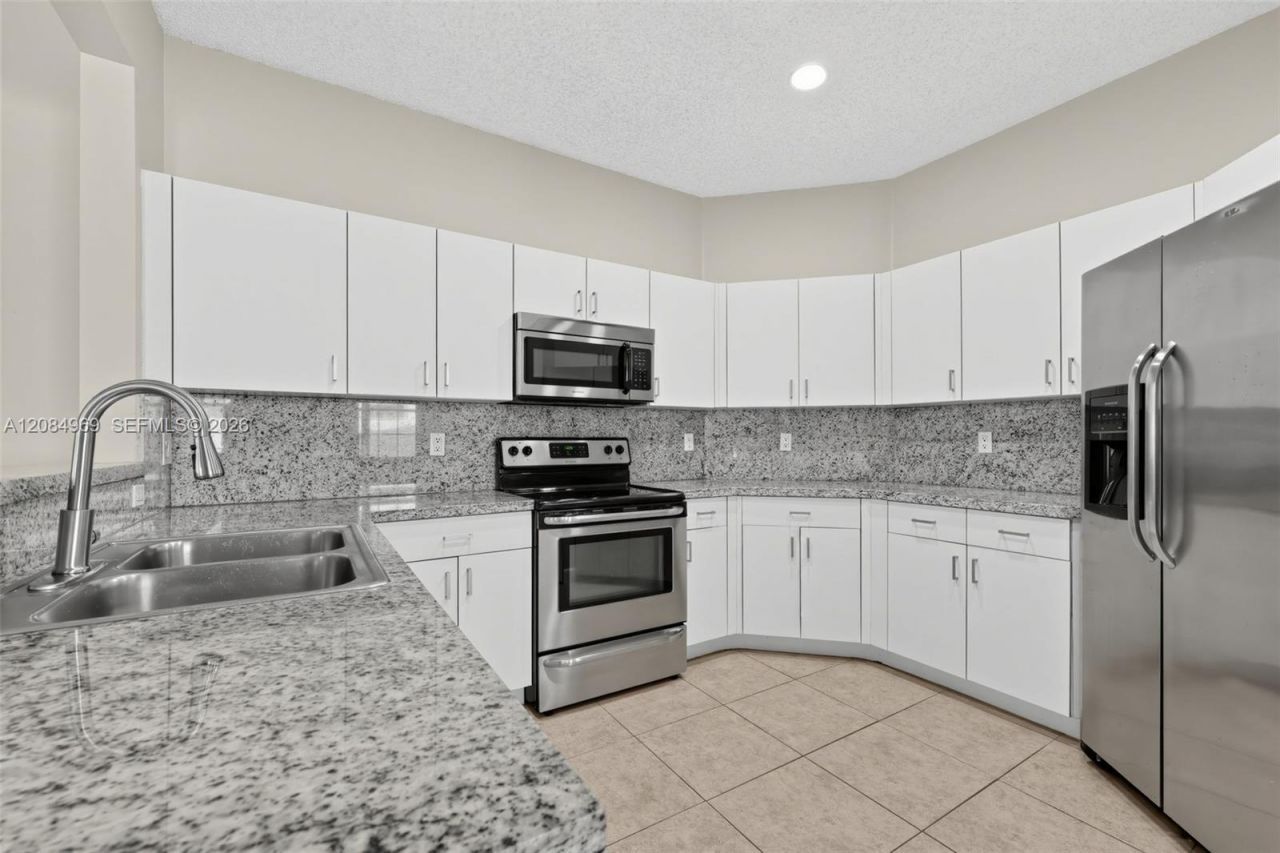 335 Cambridge Dr, Weston, FL 33326 Photo