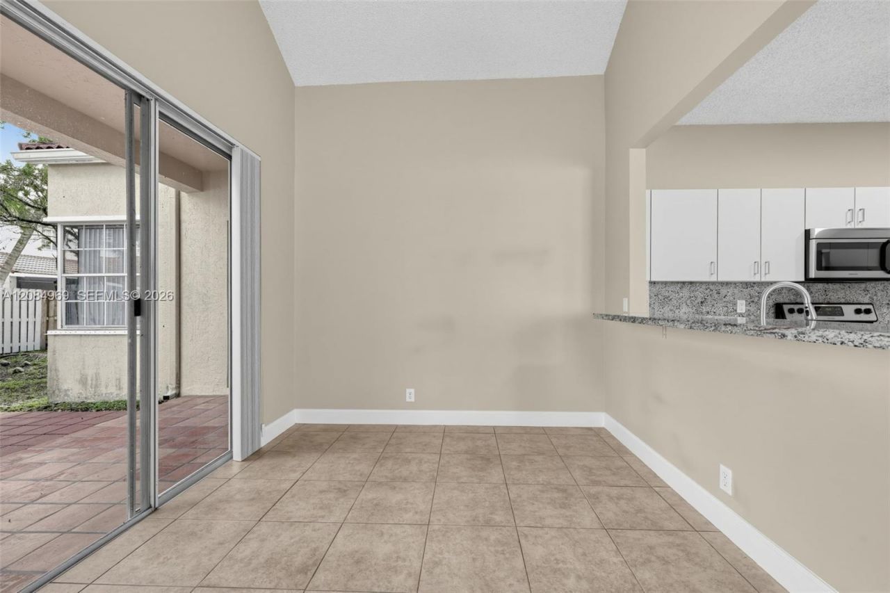 335 Cambridge Dr, Weston, FL 33326 Photo